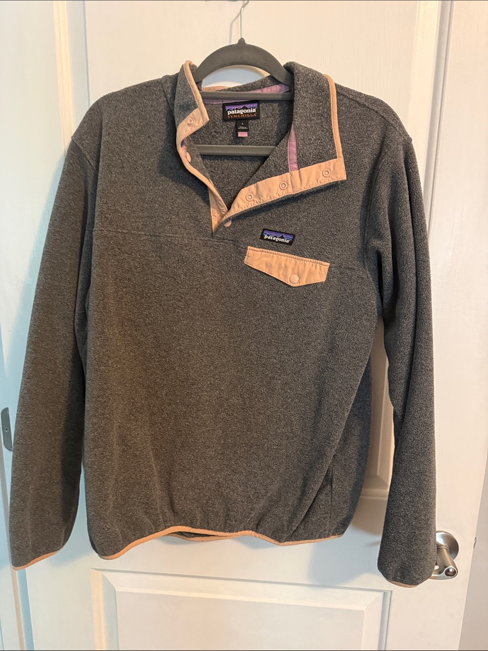 Patagonia Dark Gray Fleece Snap-T Pullover with light pink Trim